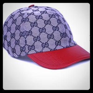 Red and navy Gucci baseball cap.